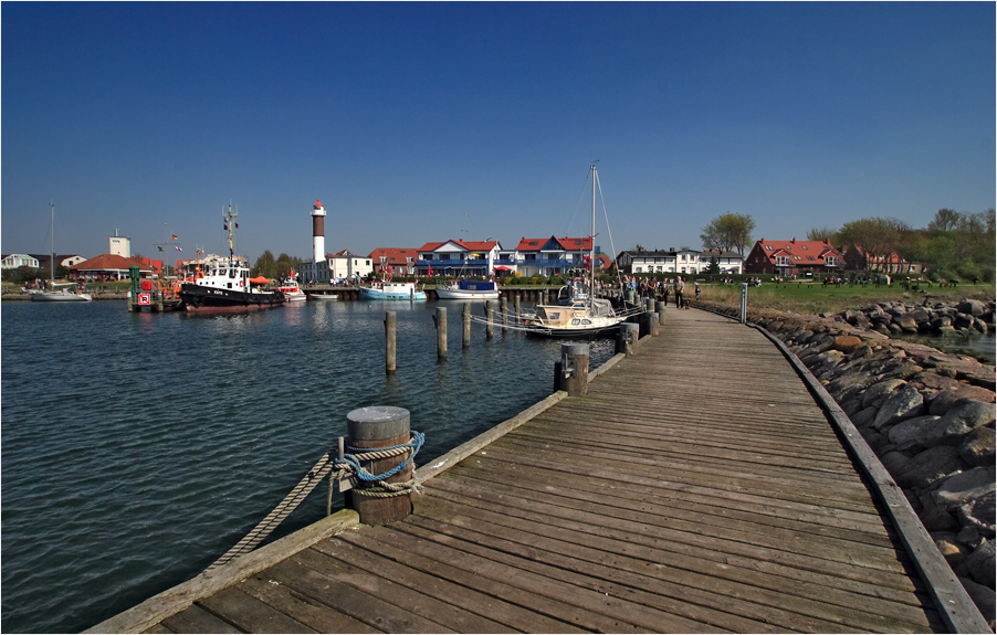 Boote - Blauer Himmel - Bratkartoffeln & Bier