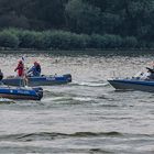 Boote der Wasserschutzpolizei ..