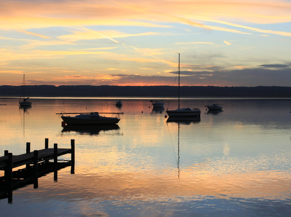 BOOTE IM ABENDROT AMMERSEE