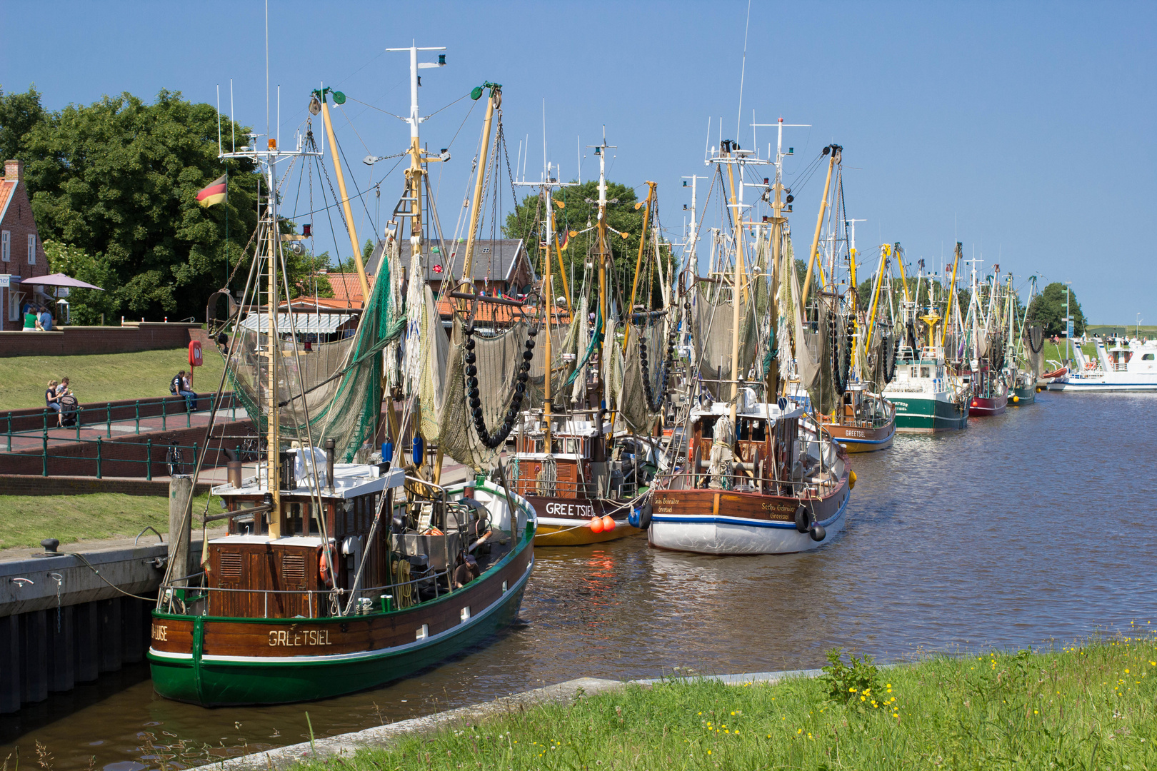 Boote im Greetsieler Hafen