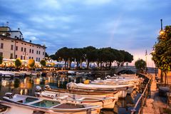 Boote im Hafen von Desenzano am Gardasee