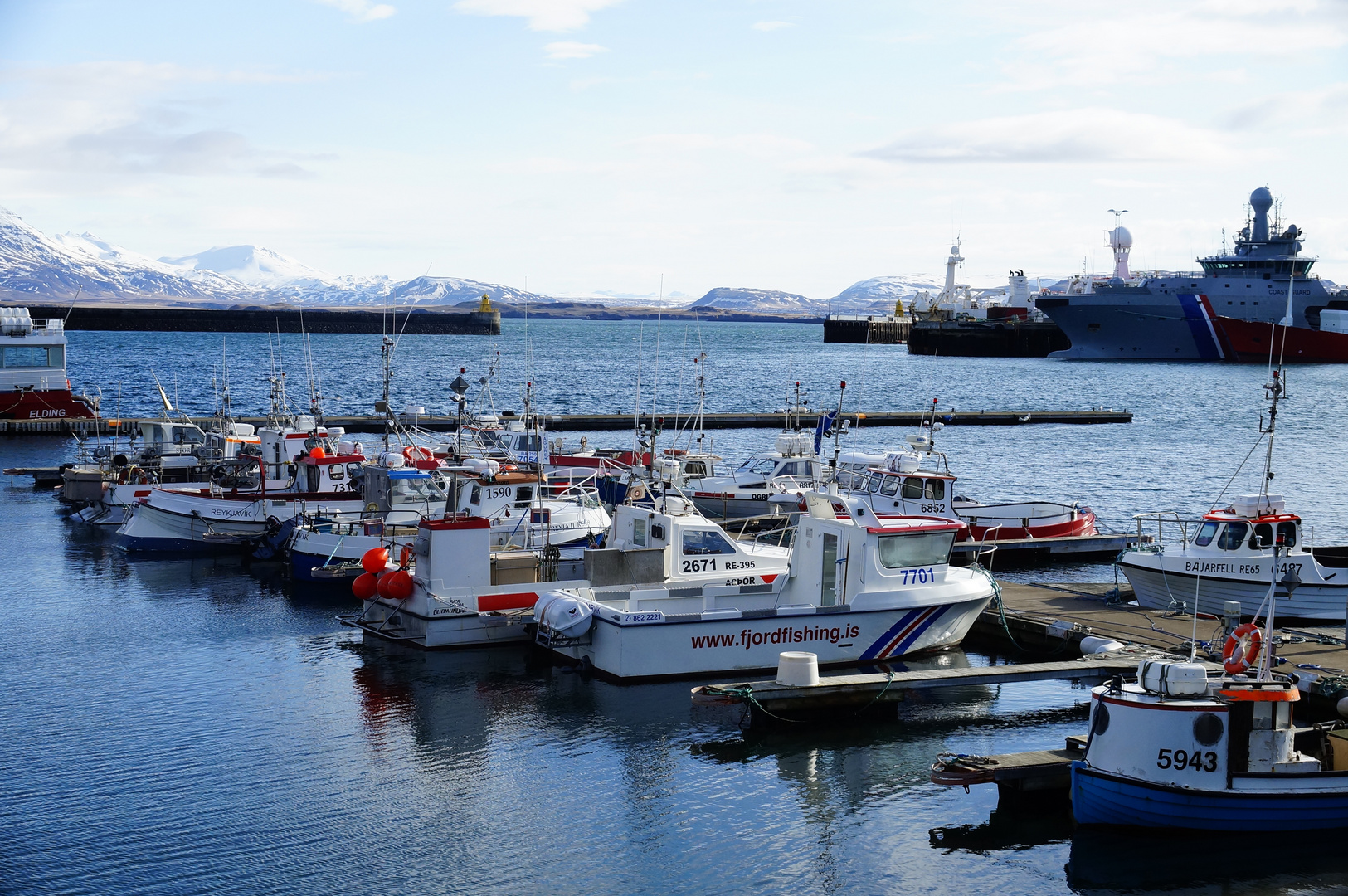 Boote im Hafen von Reykjavik