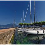 Boote im Hafen von Torri del Benaco