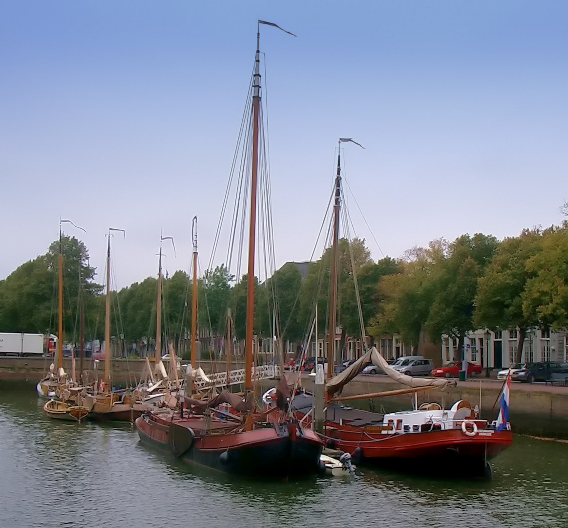 Boote im Hafen von Zierikzee