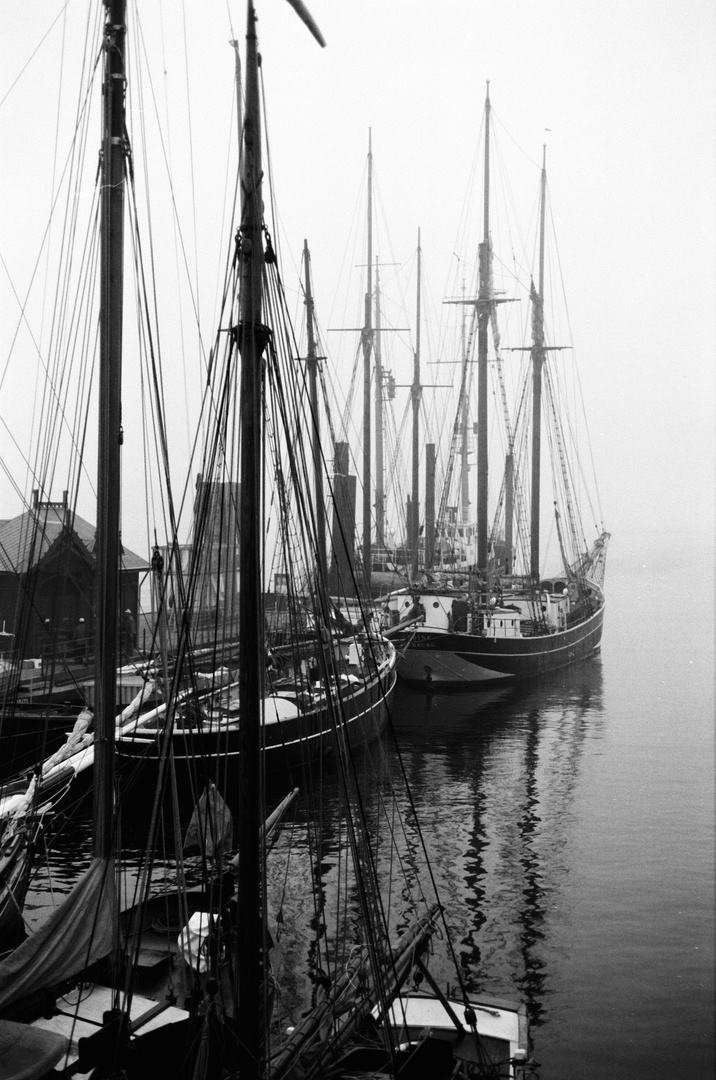 Boote im Hamburger Hafen 