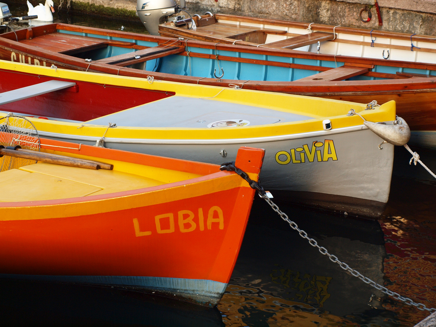 Boote im kleinen Hafen am Gardasee