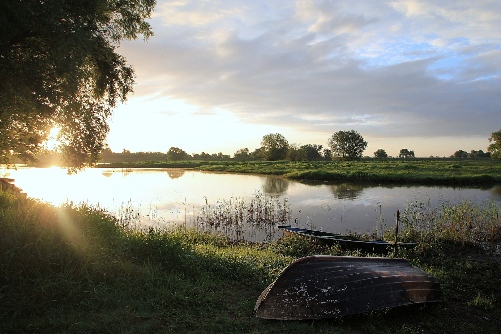 Boote im Morgenlicht