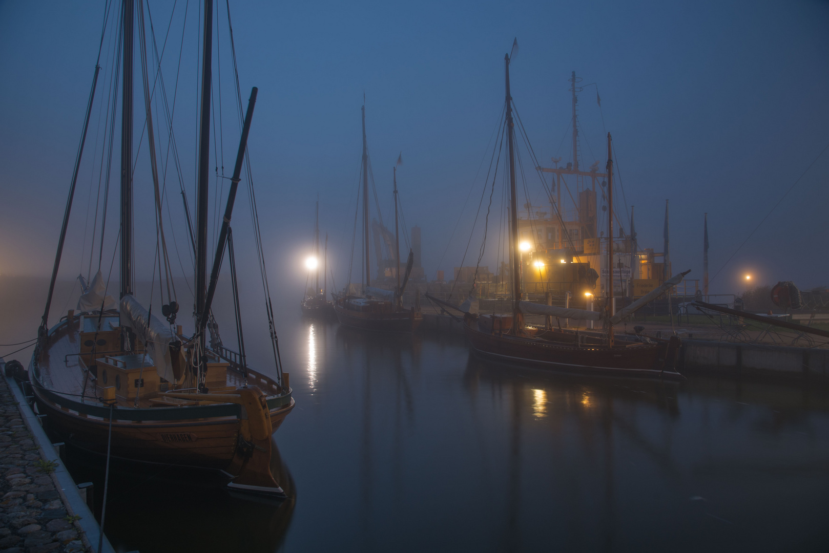 Boote im Nebel