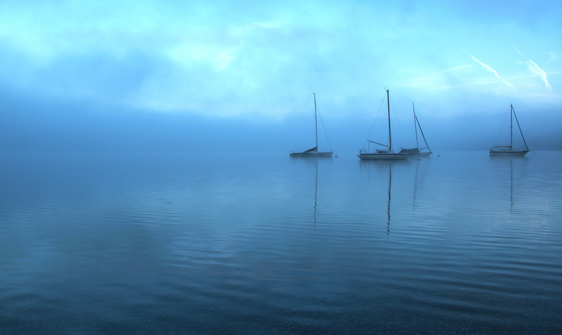 Boote im Nebel