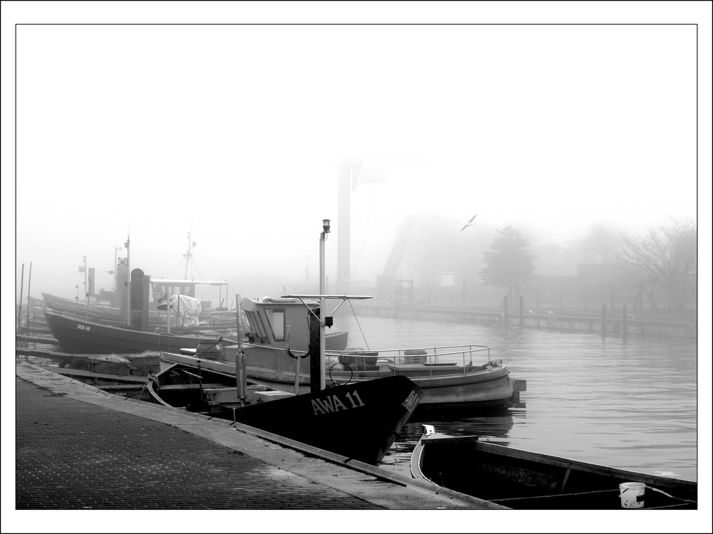 Boote im Nebel