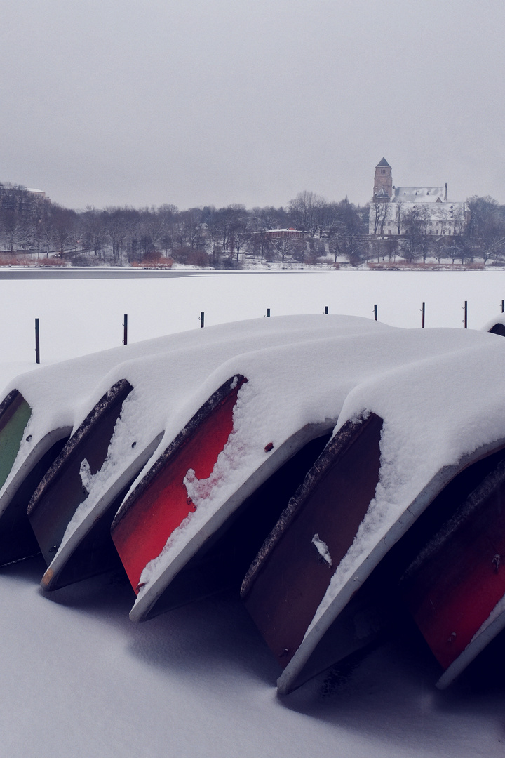 Boote im Schnee / Boots in the snow