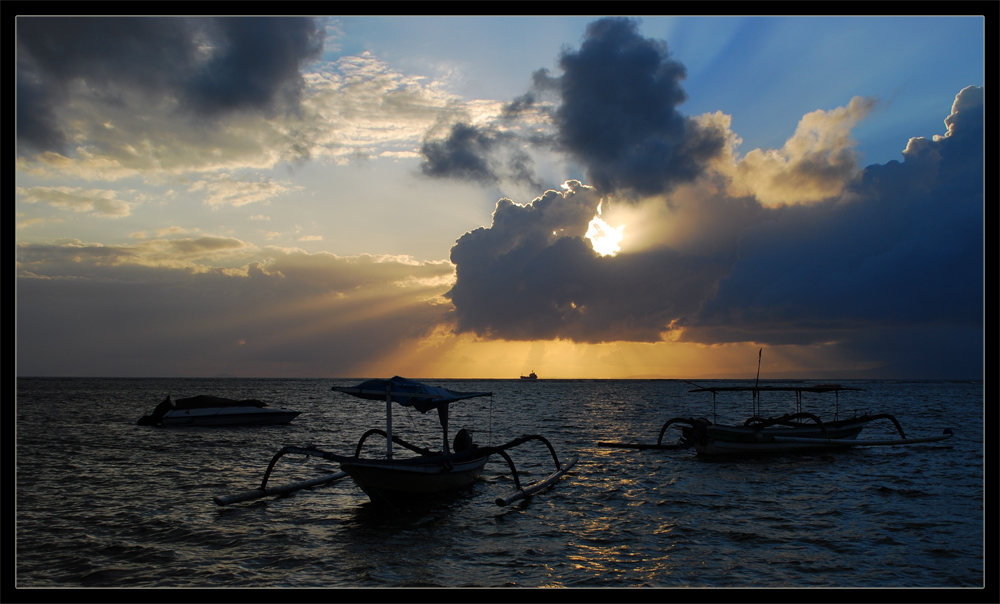 Boote im Sonnenaufgang