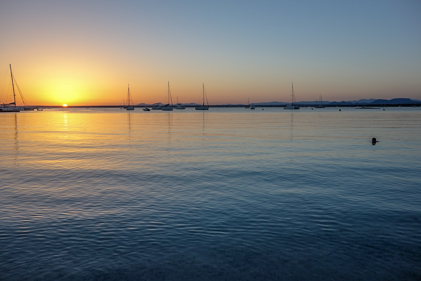 Boote im Sonnenuntergang