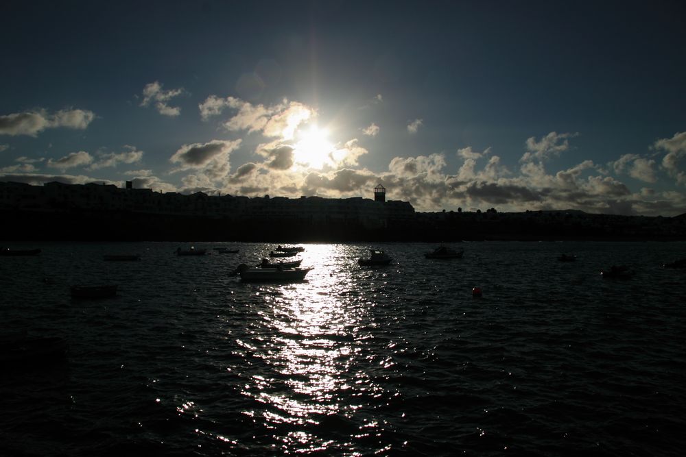 Boote im Sonnenuntergang