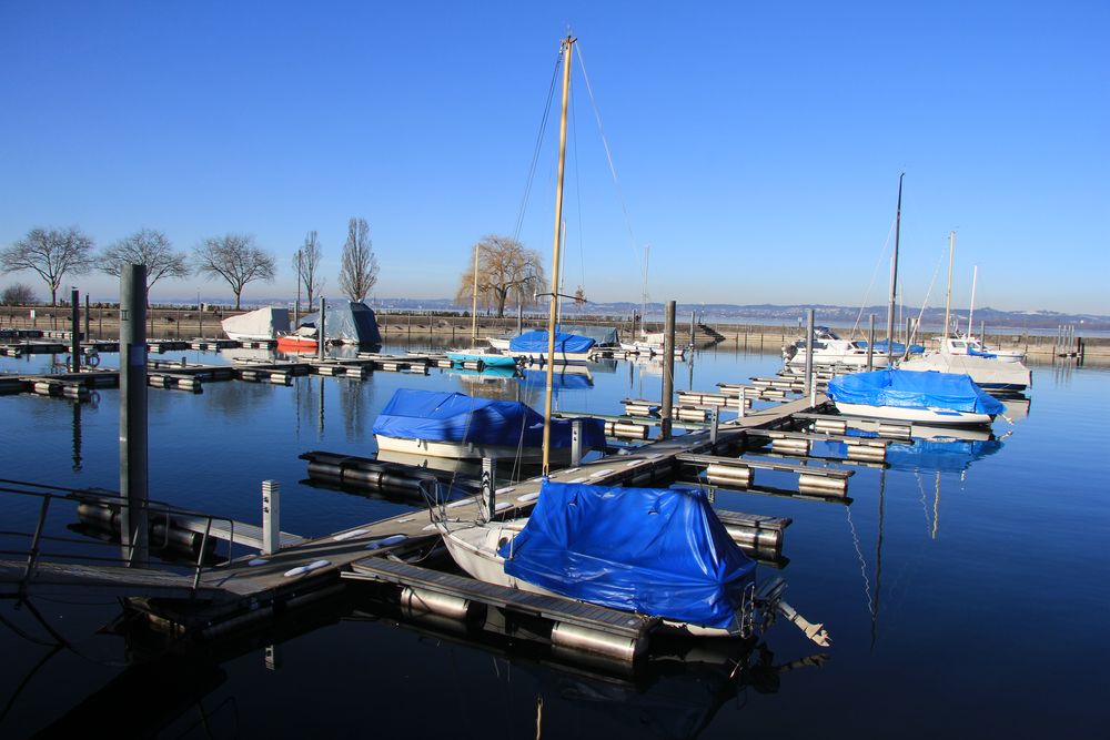 Boote im Winterschlaf