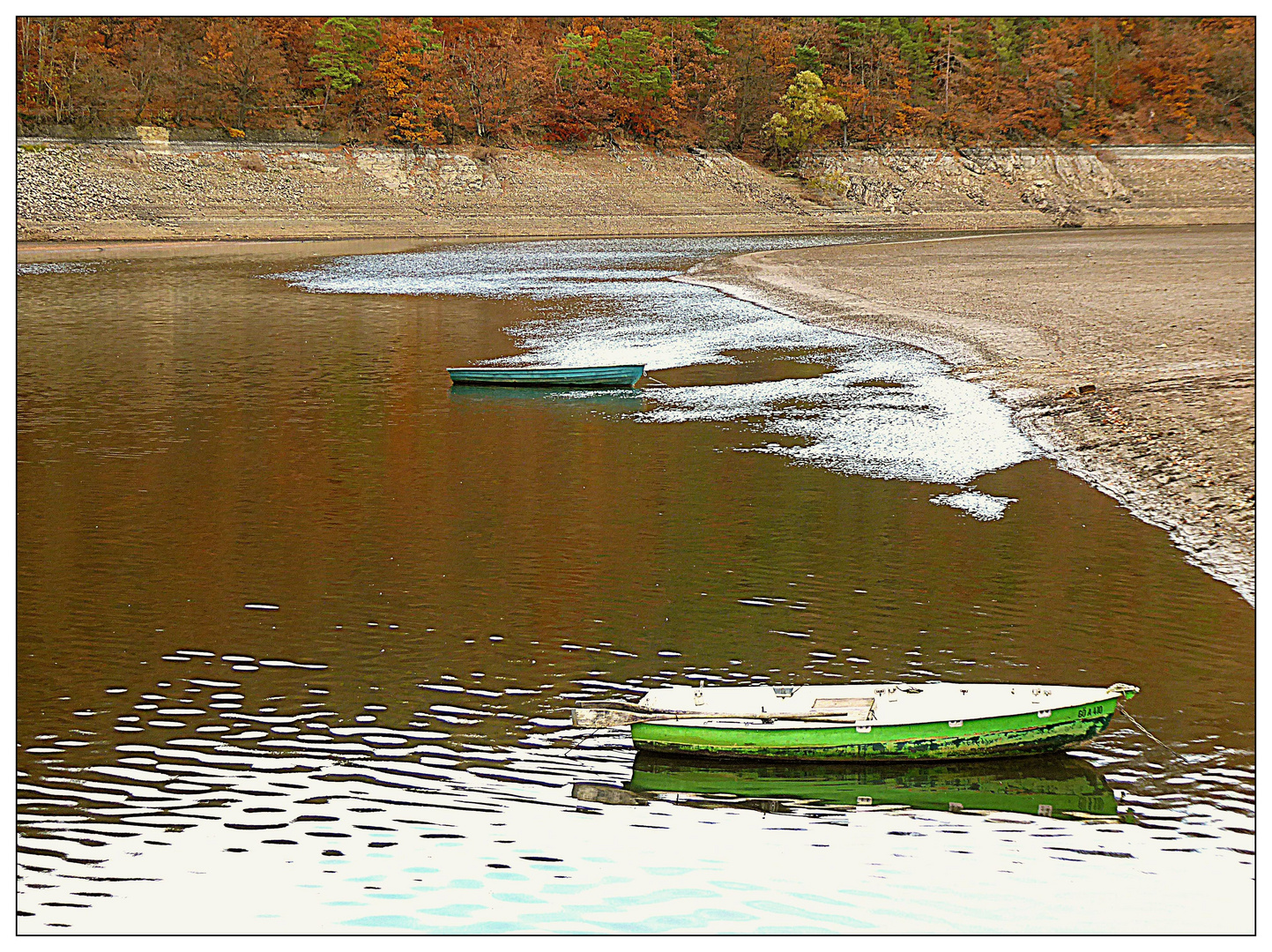 Boote in Asel bei Niedrigwasser