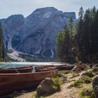 Boote in Sommerpause auf dem Pragser Wildsee