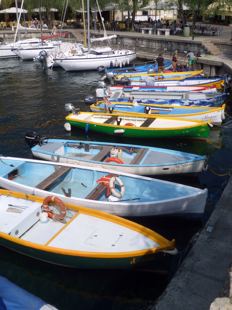 Boote in Torri del Benaco