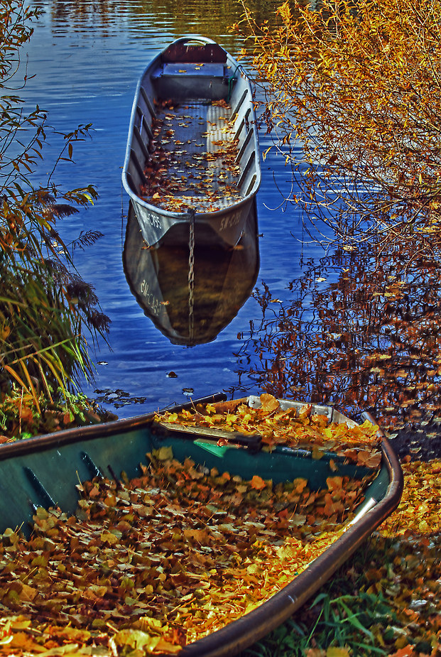 Boote mit Herbststimmung (HDR)