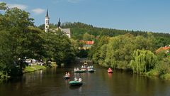 Boote mit Kloster Vyssi Brod