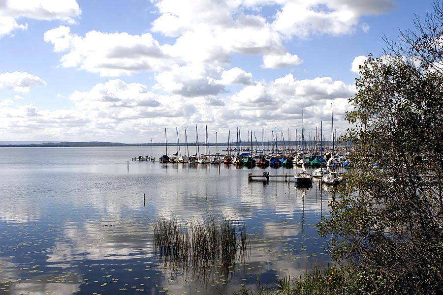 Boote und Wolken am Steinhuder Meer