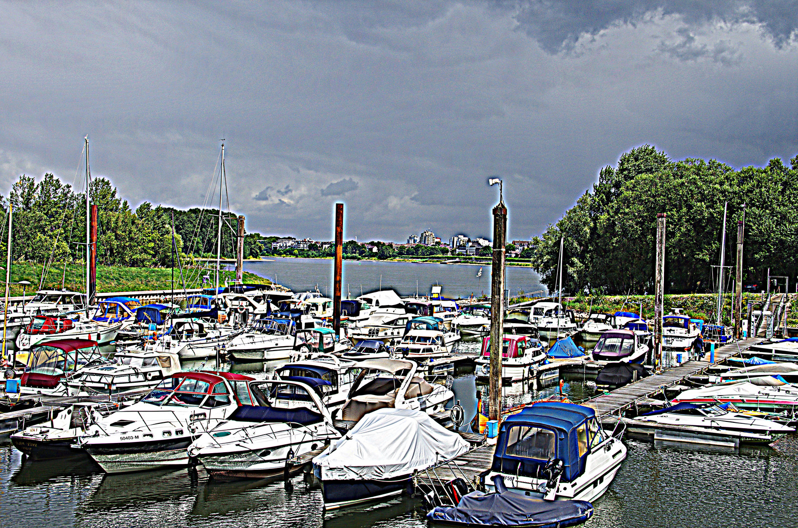 Boote (von Zündorf nach Porz)