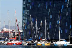 boote vor dem konzerthaus "harpa"