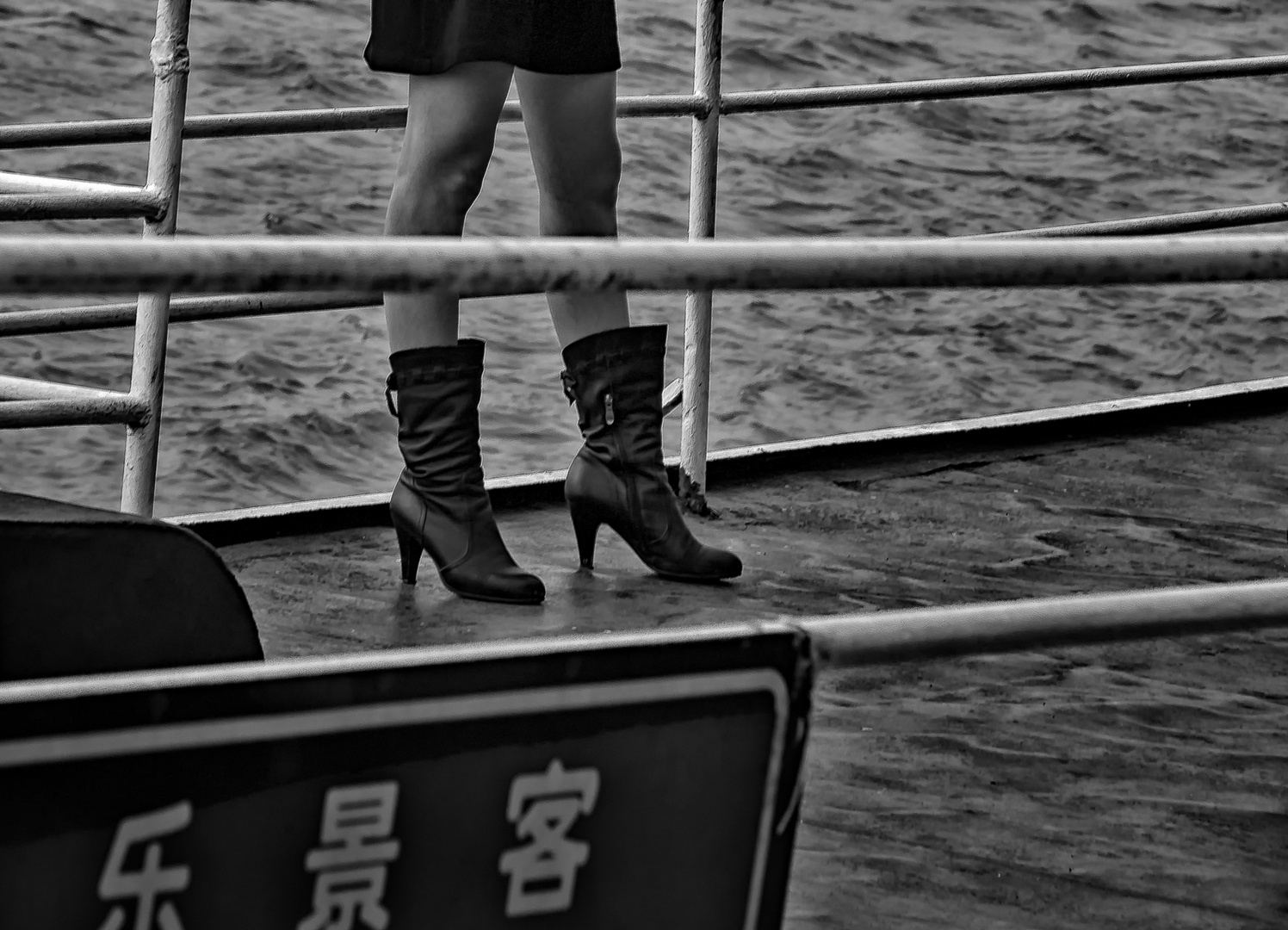 boots on a river Foto & Bild stillleben, streetfotografie mit