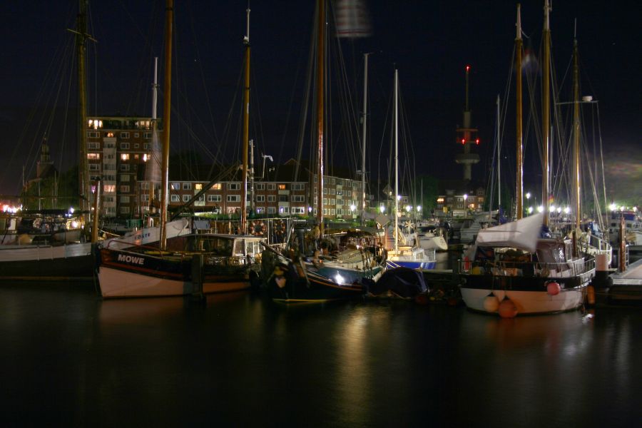 Bootsanleger am Emder Binnenhafen