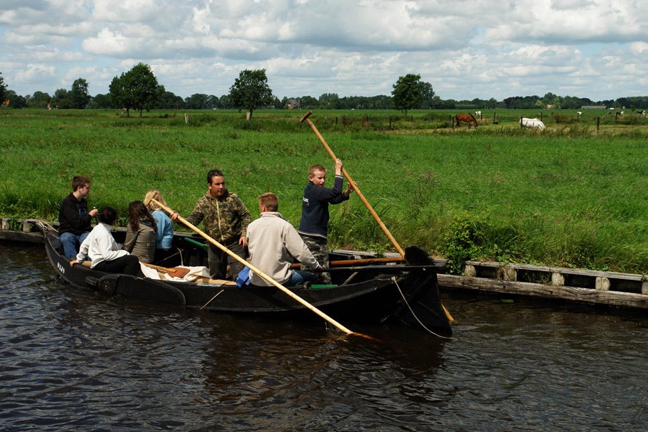 Bootsausflug mit Stöcken (Giethoorn 10)