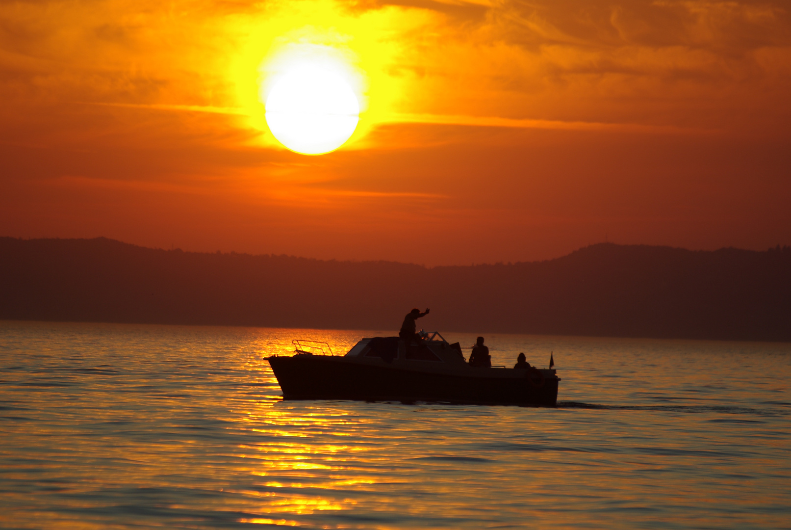 Bootsfahrer in der Abendsonne