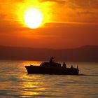 Bootsfahrer in der Abendsonne