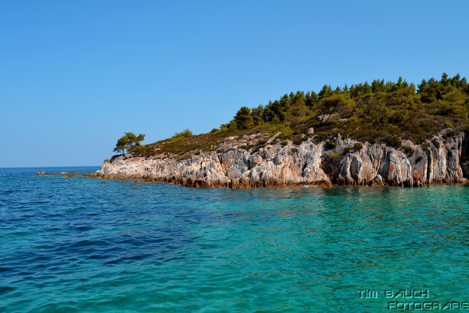 Bootsfahrt an der Küste von Sithonia