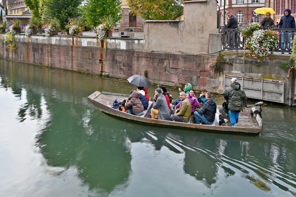 Bootsfahrt bei Regenwetter