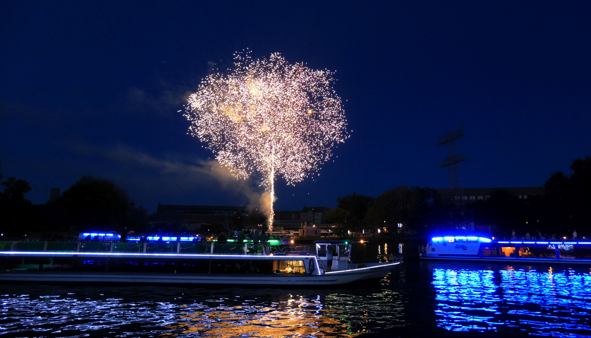 Bootsfahrt - Berlin  - 2019 - Das Feuerwerk