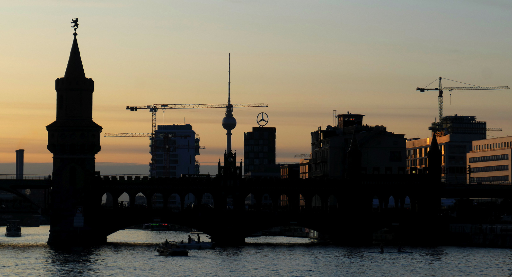 Bootsfahrt - Berlin  - 2019 - Oberbaumbrücke beim Sonnenuntergang