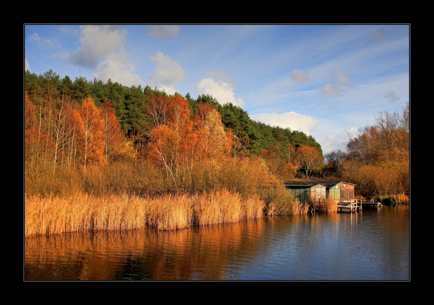 Bootsfahrt im Herbst