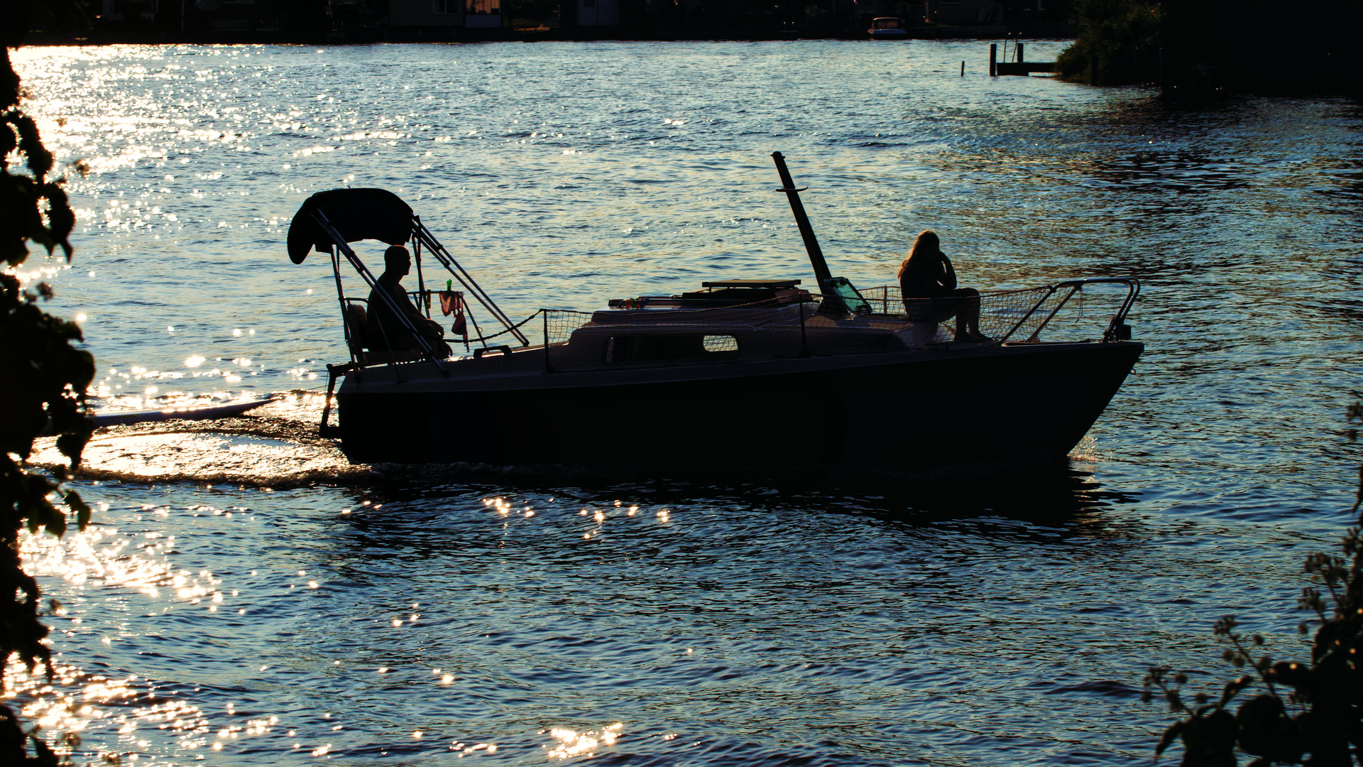 Bootsfahrt in den Abend