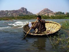 Bootsfahrt in Hampi