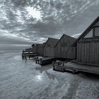 Bootshäuser am vereisten Bodden