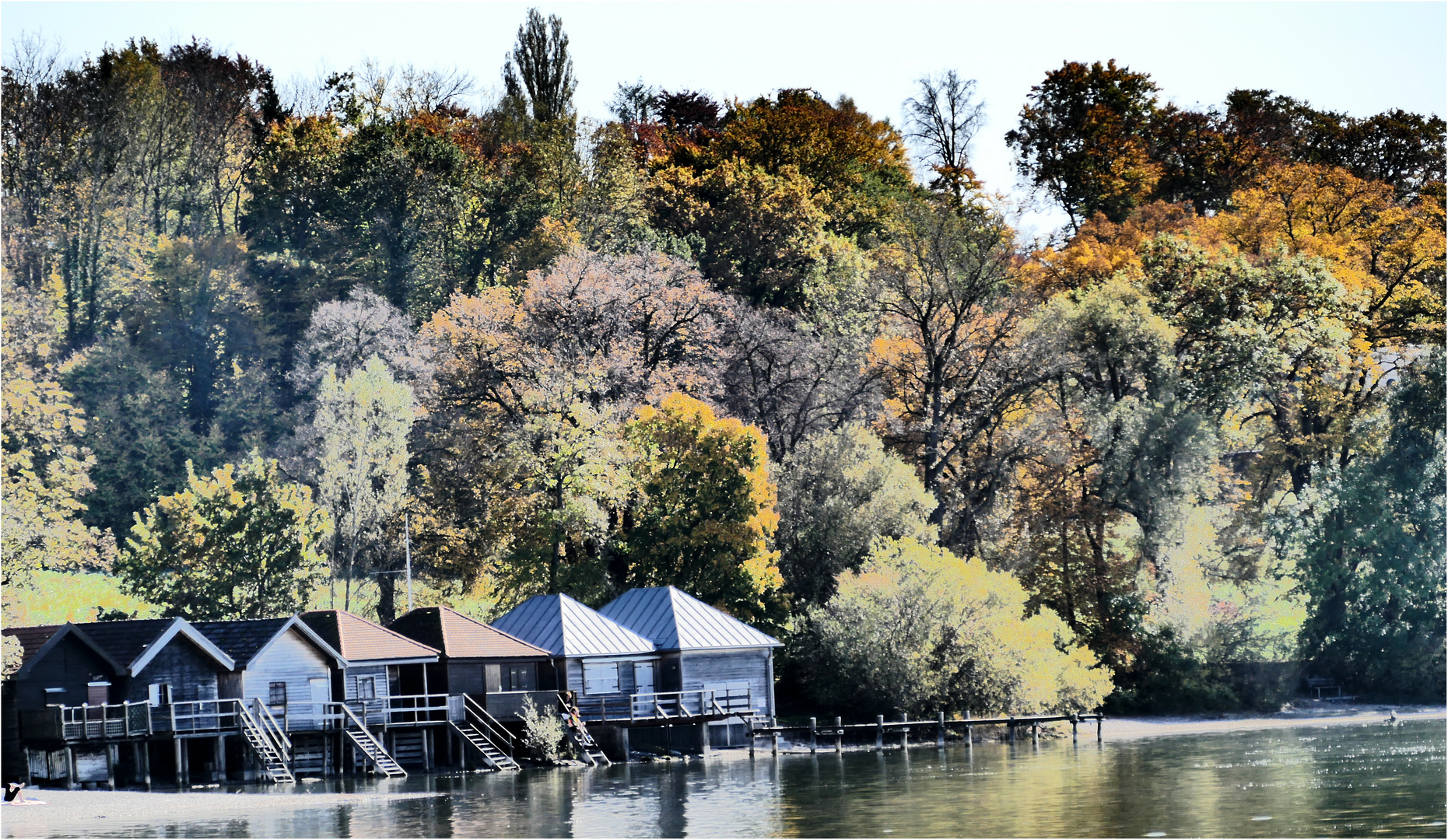 BOOTSHÄUSER IM HERBSTPRACHT