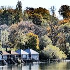 BOOTSHÄUSER IM HERBSTPRACHT