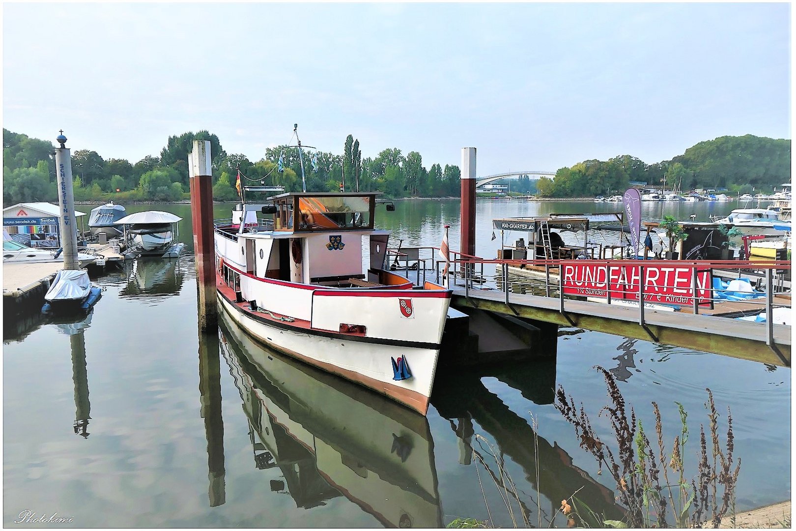 Bootshafen an einem Sommermorgen