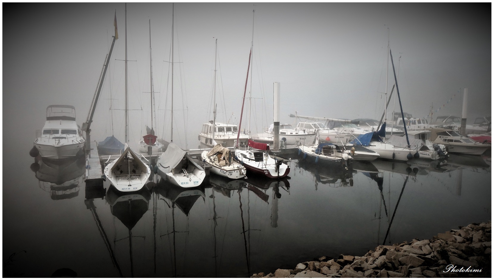 Bootshafen im Nebel (I)