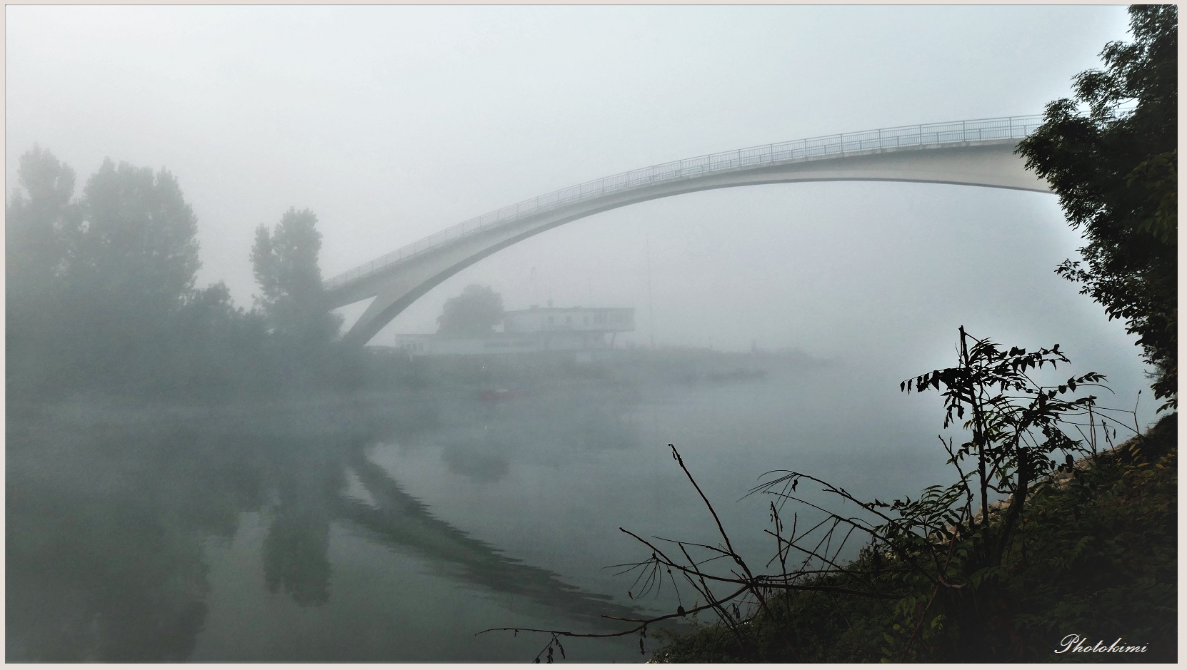 Bootshafen im Nebel (II)