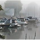 Bootshafen im Nebel (V)