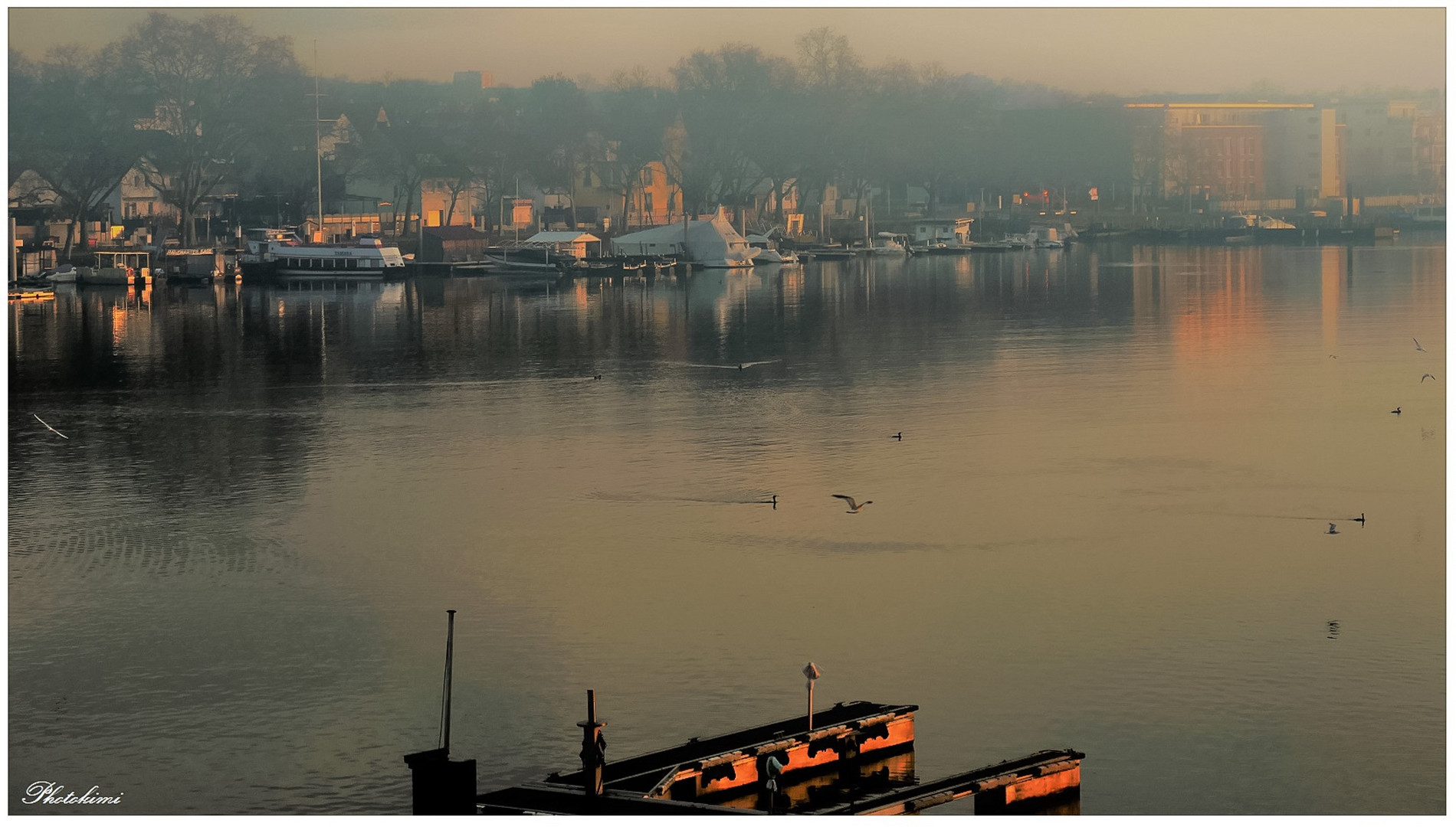 Bootshafen im Sonnenschein (II)