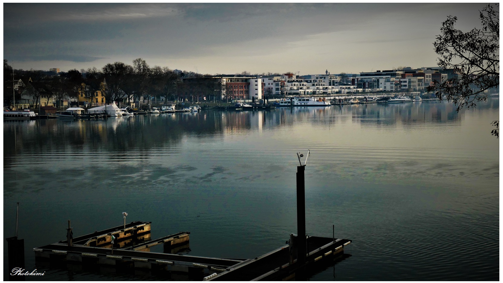 Bootshafen im Sonnenschein (III)