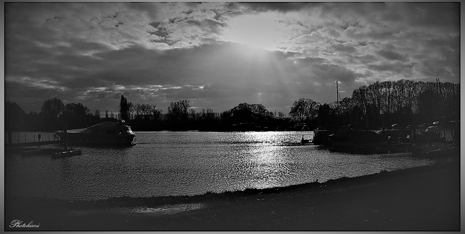 Bootshafen im Wintermorgen