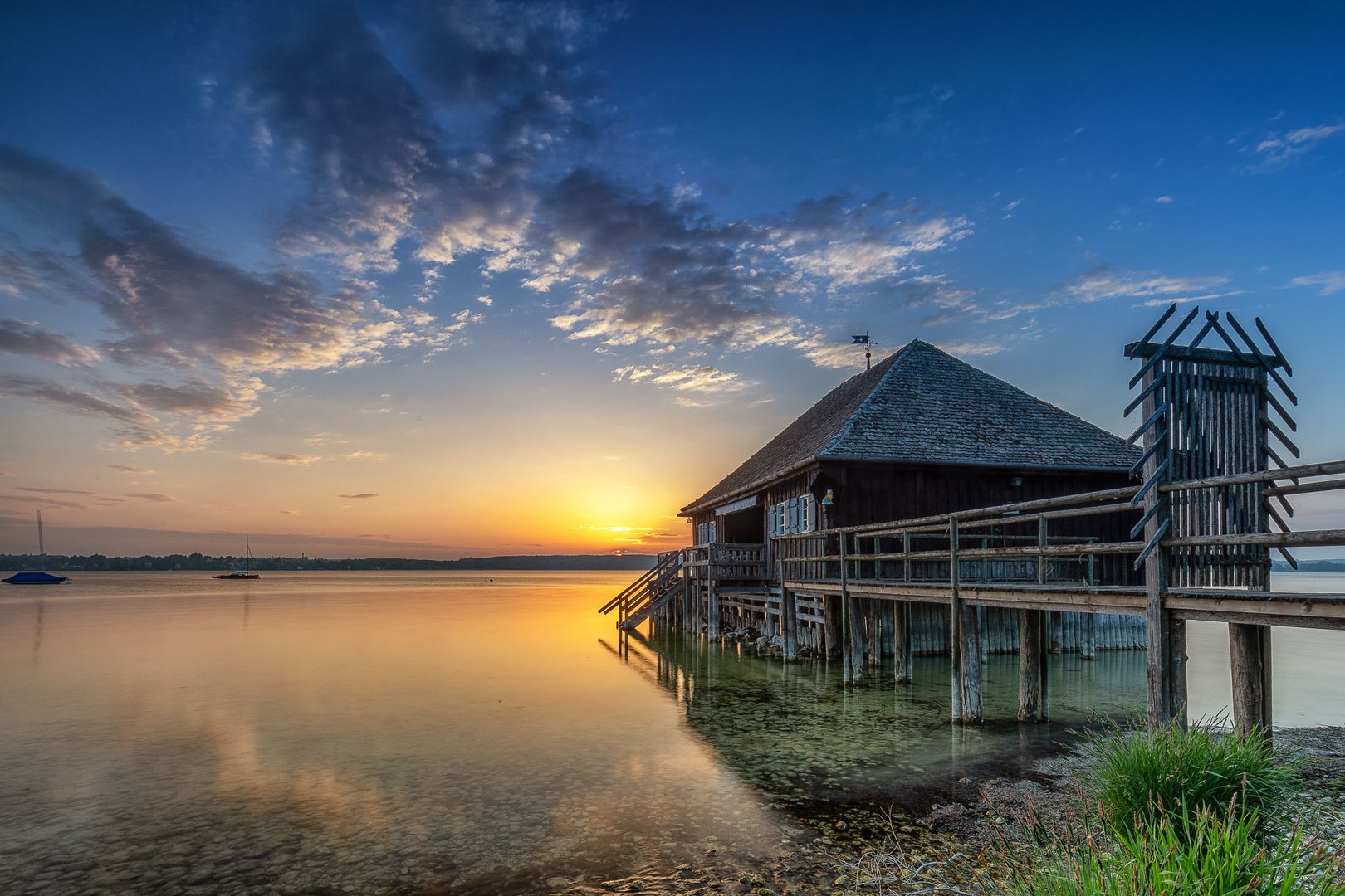 Bootshaus am Ammersee Mai in Bayern